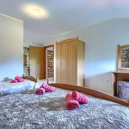 Cittanobile By Interhome * Tinjan